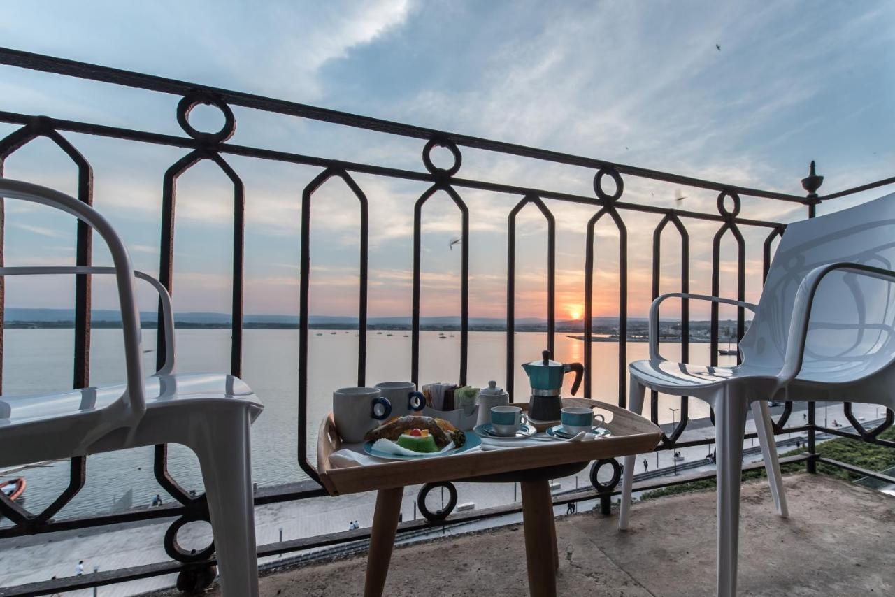 Duomo Seaside Deluxe Apartment By Ortigia Apartments Syrakuzy Zewnętrze zdjęcie