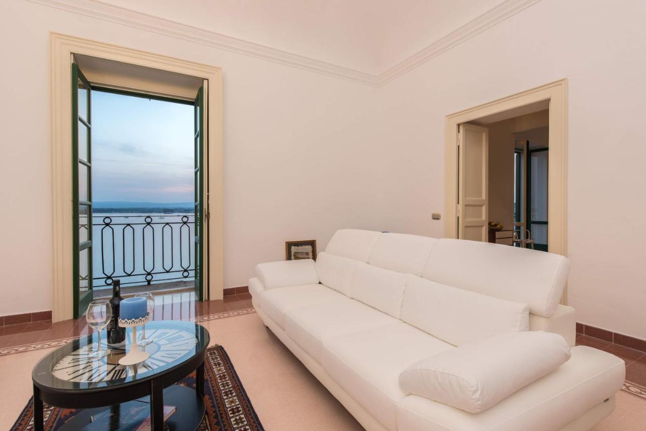 Duomo Seaside Deluxe Apartment By Ortigia Apartments Syrakuzy Zewnętrze zdjęcie