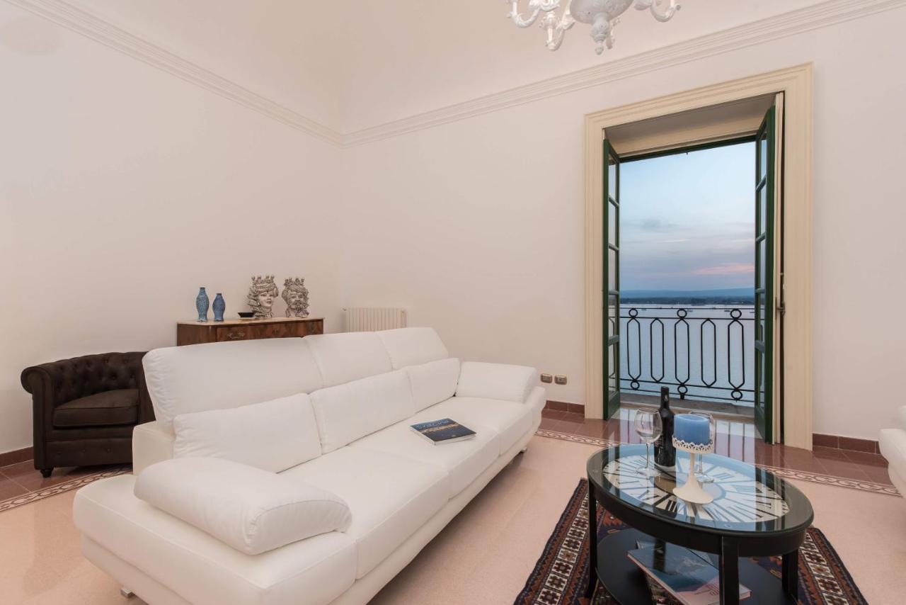 Duomo Seaside Deluxe Apartment By Ortigia Apartments Syrakuzy Zewnętrze zdjęcie